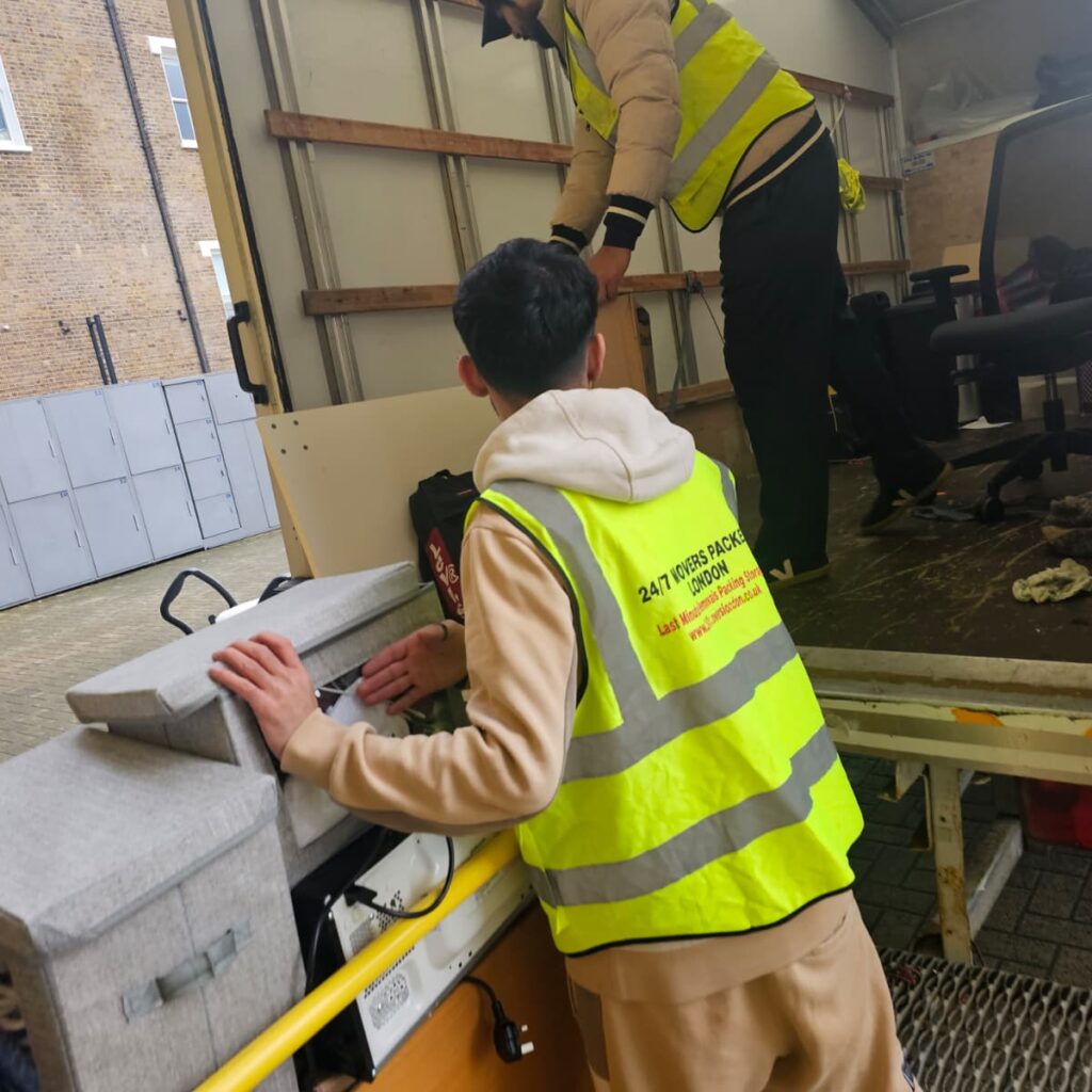 Door to Door International Moving London